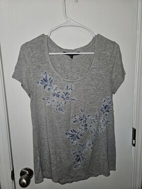White House Black Market Gray Scoop Neck Tee with Blue Floral Applique